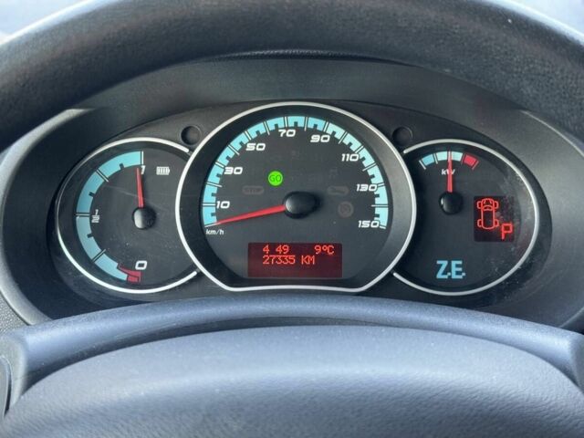 Білий Рено Інша, об'ємом двигуна 2.45 л та пробігом 27 тис. км за 11999 $, фото 17 на Automoto.ua