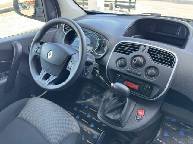 Білий Рено Інша, об'ємом двигуна 2.45 л та пробігом 39 тис. км за 9900 $, фото 3 на Automoto.ua