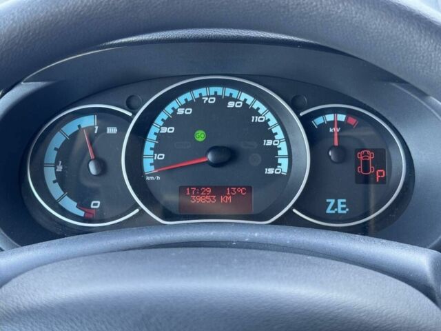 Білий Рено Інша, об'ємом двигуна 2.45 л та пробігом 39 тис. км за 9900 $, фото 16 на Automoto.ua