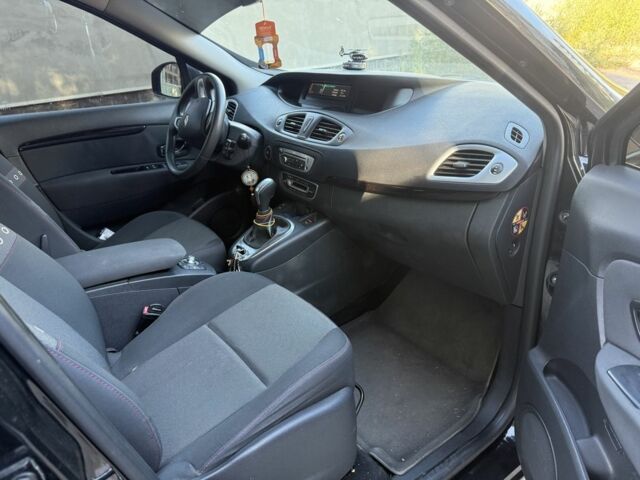 Черный Рено Другая, объемом двигателя 1.5 л и пробегом 200 тыс. км за 7500 $, фото 6 на Automoto.ua