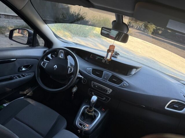 Черный Рено Другая, объемом двигателя 1.5 л и пробегом 200 тыс. км за 7500 $, фото 9 на Automoto.ua