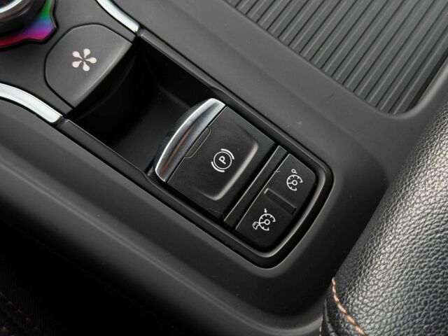 Чорний Рено Інша, об'ємом двигуна 1.6 л та пробігом 225 тис. км за 12800 $, фото 17 на Automoto.ua