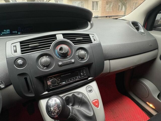 Красный Рено Другая, объемом двигателя 1.6 л и пробегом 130 тыс. км за 3700 $, фото 3 на Automoto.ua