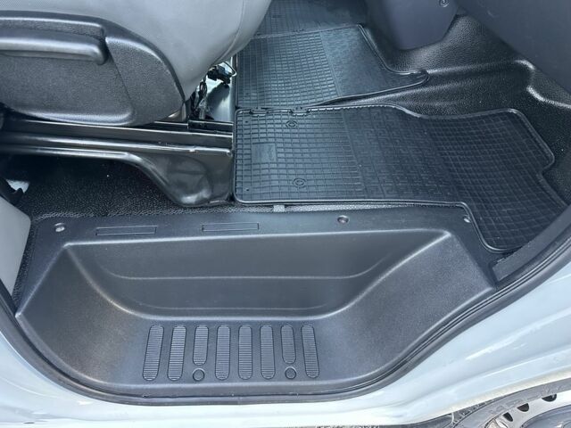 Рено Другая, объемом двигателя 0 л и пробегом 0 тыс. км за 20600 $, фото 13 на Automoto.ua