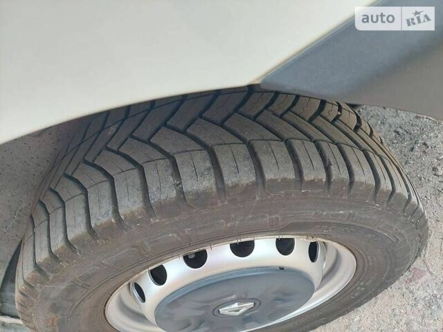 Рено Другая, объемом двигателя 2.3 л и пробегом 0 тыс. км за 17500 $, фото 9 на Automoto.ua