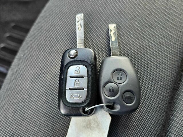 Рено Інша, об'ємом двигуна 0 л та пробігом 0 тис. км за 17700 $, фото 11 на Automoto.ua