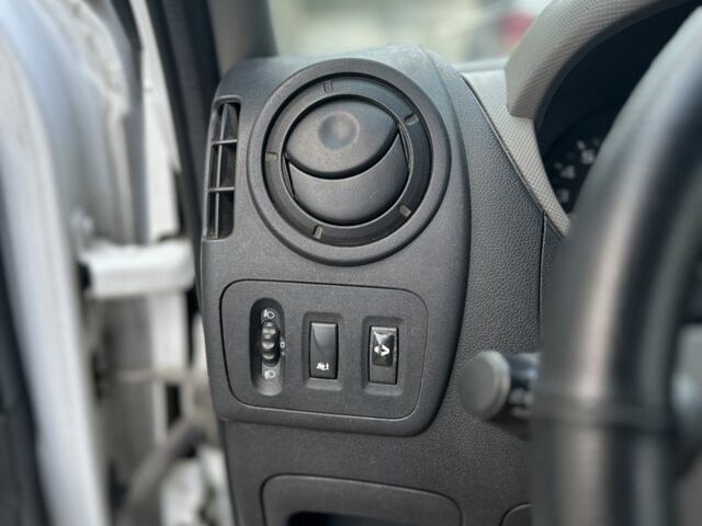 Рено Другая, объемом двигателя 2.3 л и пробегом 0 тыс. км за 13500 $, фото 17 на Automoto.ua