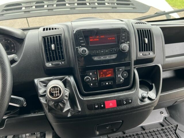 Рено Інша, об'ємом двигуна 2.3 л та пробігом 0 тис. км за 19900 $, фото 15 на Automoto.ua