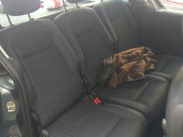 Рено Другая 2011 в Сокале на Automoto.ua Серый Рено Другая, объемом двигателя 1.6 л и пробегом 275 тыс. км за 6300 $, фото 5 на Automoto.ua