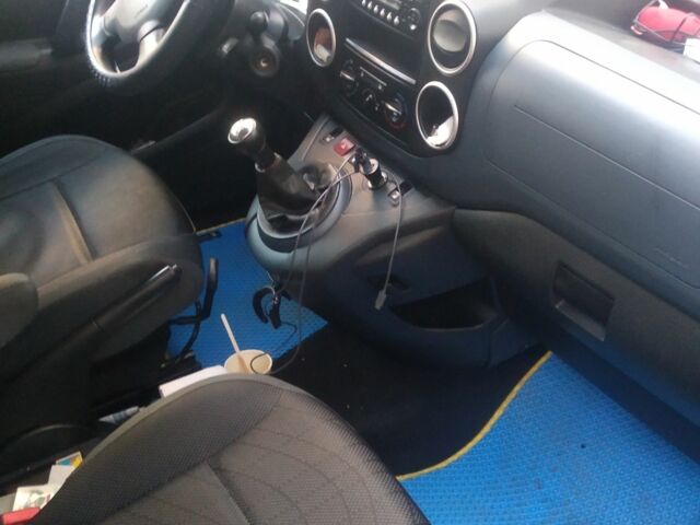 Рено Другая 2011 в Сокале на Automoto.ua Серый Рено Другая, объемом двигателя 1.6 л и пробегом 275 тыс. км за 6300 $, фото 7 на Automoto.ua