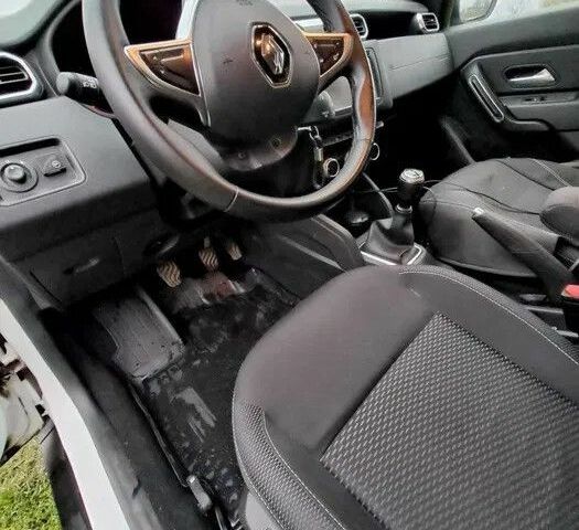 Белый Рено Дастер, объемом двигателя 1.6 л и пробегом 90 тыс. км за 14500 $, фото 4 на Automoto.ua
