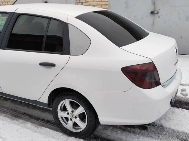 Белый Рено Дастер, объемом двигателя 1.4 л и пробегом 143 тыс. км за 4000 $, фото 4 на Automoto.ua