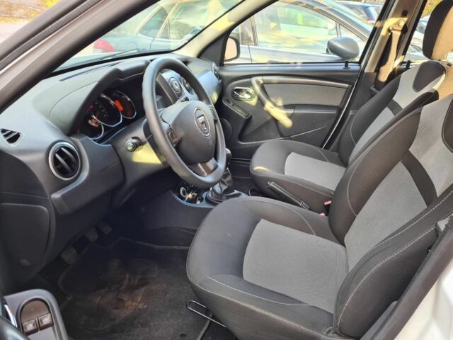 Білий Рено Дастер, об'ємом двигуна 1.5 л та пробігом 260 тис. км за 10100 $, фото 5 на Automoto.ua