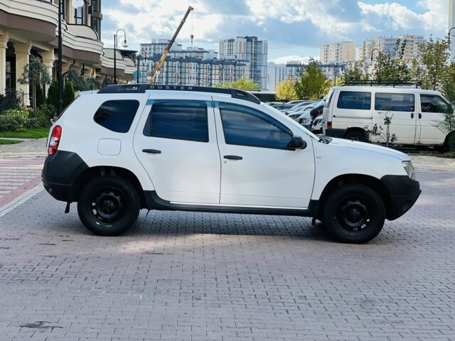 Белый Рено Дастер, объемом двигателя 1.5 л и пробегом 255 тыс. км за 9800 $, фото 5 на Automoto.ua