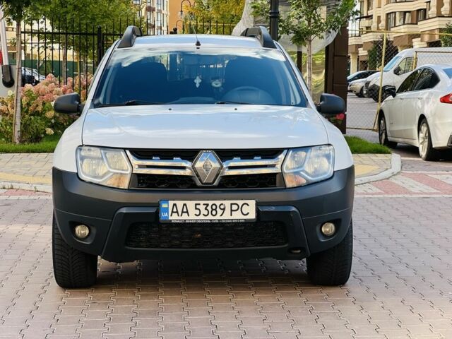 Белый Рено Дастер, объемом двигателя 1.5 л и пробегом 255 тыс. км за 9800 $, фото 2 на Automoto.ua