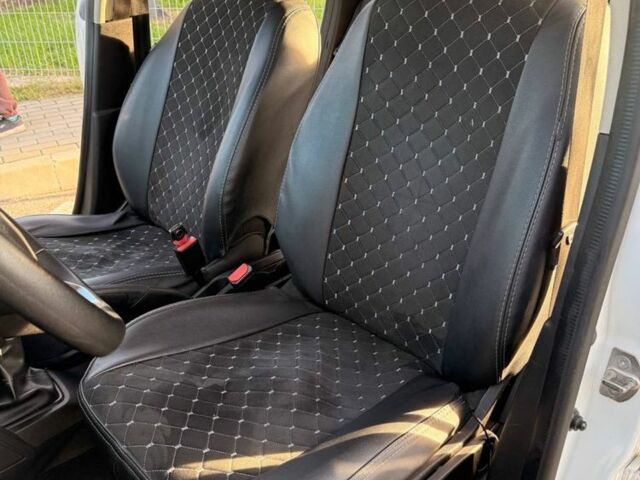 Белый Рено Дастер, объемом двигателя 1.5 л и пробегом 175 тыс. км за 14000 $, фото 12 на Automoto.ua