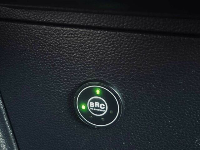 Белый Рено Дастер, объемом двигателя 1.6 л и пробегом 125 тыс. км за 11000 $, фото 11 на Automoto.ua