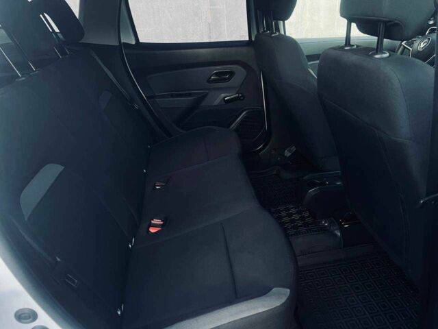 Белый Рено Дастер, объемом двигателя 1.6 л и пробегом 125 тыс. км за 11000 $, фото 10 на Automoto.ua