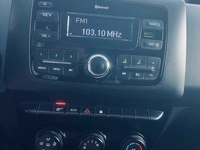 Белый Рено Дастер, объемом двигателя 1.6 л и пробегом 125 тыс. км за 11000 $, фото 6 на Automoto.ua