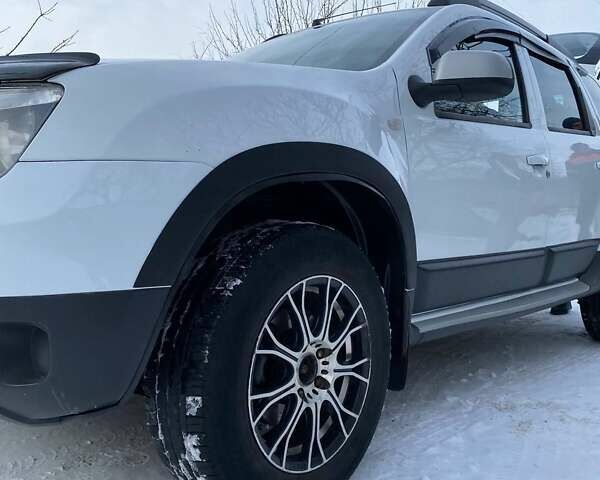 Белый Рено Дастер, объемом двигателя 1.46 л и пробегом 280 тыс. км за 8200 $, фото 5 на Automoto.ua