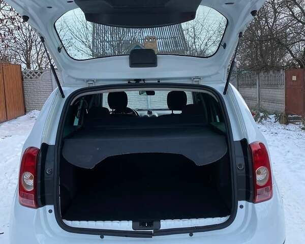 Белый Рено Дастер, объемом двигателя 1.46 л и пробегом 280 тыс. км за 8200 $, фото 12 на Automoto.ua