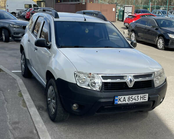 Белый Рено Дастер, объемом двигателя 1.5 л и пробегом 333 тыс. км за 6500 $, фото 2 на Automoto.ua