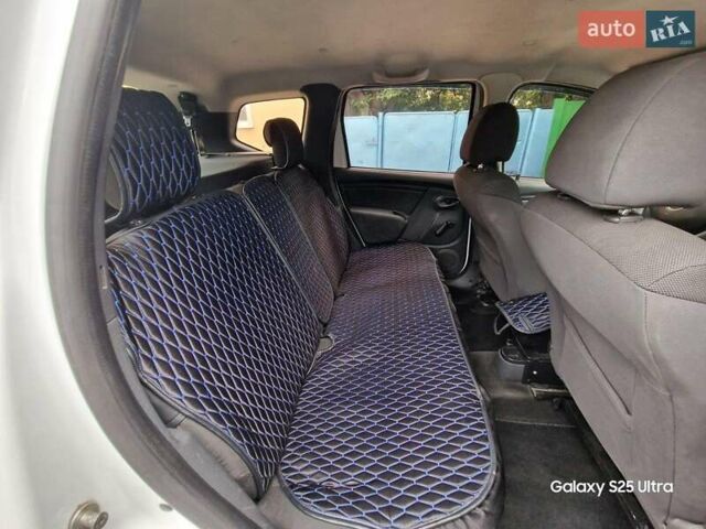 Белый Рено Дастер, объемом двигателя 1.6 л и пробегом 229 тыс. км за 6999 $, фото 16 на Automoto.ua