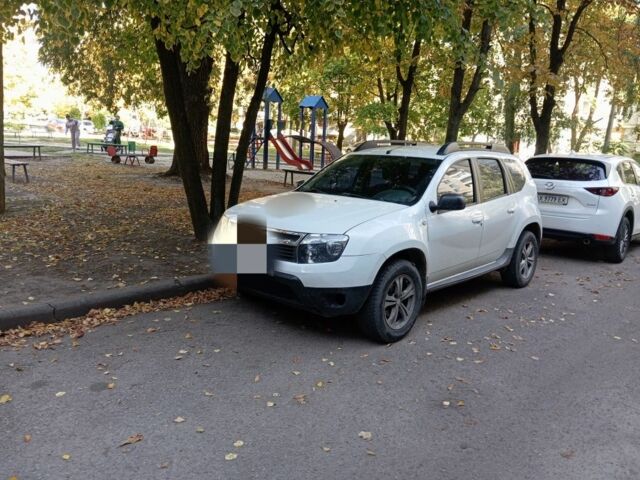 Белый Рено Дастер, объемом двигателя 1.6 л и пробегом 219 тыс. км за 8600 $, фото 2 на Automoto.ua