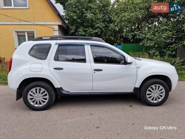 Белый Рено Дастер, объемом двигателя 1.6 л и пробегом 229 тыс. км за 6999 $, фото 8 на Automoto.ua