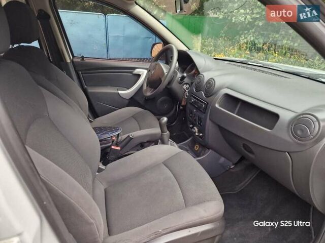 Белый Рено Дастер, объемом двигателя 1.6 л и пробегом 229 тыс. км за 6999 $, фото 15 на Automoto.ua