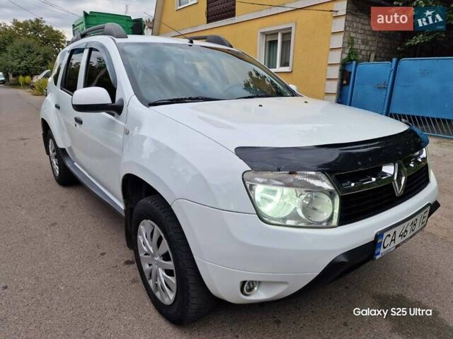 Белый Рено Дастер, объемом двигателя 1.6 л и пробегом 229 тыс. км за 6999 $, фото 1 на Automoto.ua