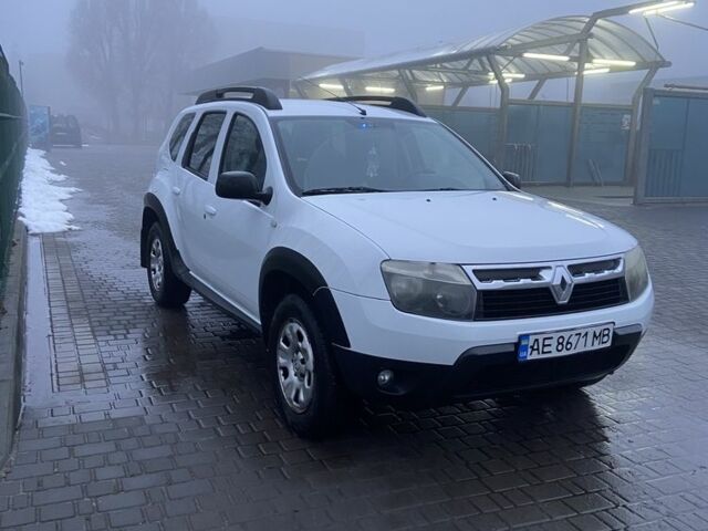 Белый Рено Дастер, объемом двигателя 1.6 л и пробегом 299 тыс. км за 7500 $, фото 3 на Automoto.ua