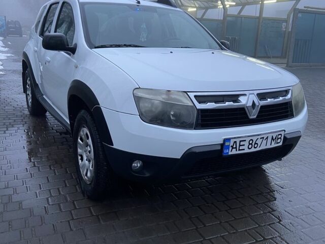 Белый Рено Дастер, объемом двигателя 1.6 л и пробегом 299 тыс. км за 7500 $, фото 1 на Automoto.ua