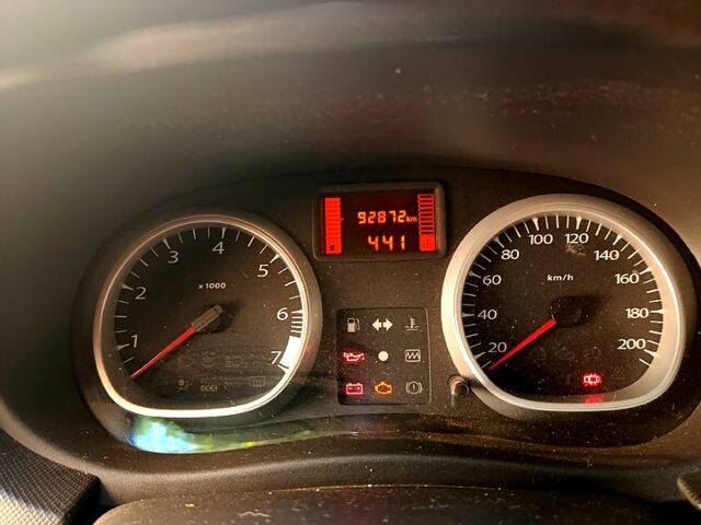 Белый Рено Дастер, объемом двигателя 1.6 л и пробегом 92 тыс. км за 9500 $, фото 5 на Automoto.ua