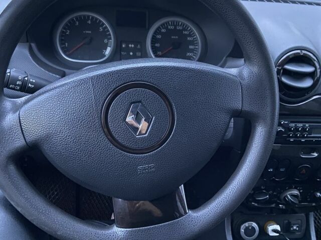 Белый Рено Дастер, объемом двигателя 1.6 л и пробегом 299 тыс. км за 7500 $, фото 6 на Automoto.ua