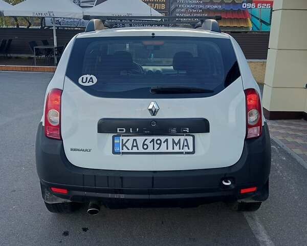 Белый Рено Дастер, объемом двигателя 1.6 л и пробегом 170 тыс. км за 7800 $, фото 4 на Automoto.ua