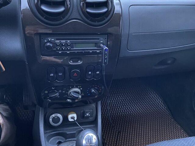 Белый Рено Дастер, объемом двигателя 1.6 л и пробегом 299 тыс. км за 7500 $, фото 7 на Automoto.ua