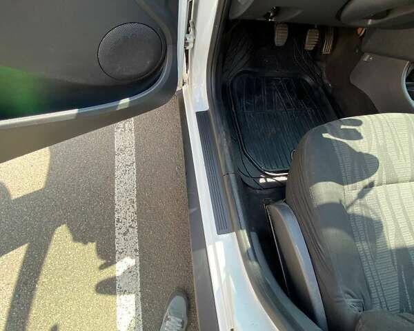Белый Рено Дастер, объемом двигателя 1.6 л и пробегом 193 тыс. км за 7900 $, фото 13 на Automoto.ua