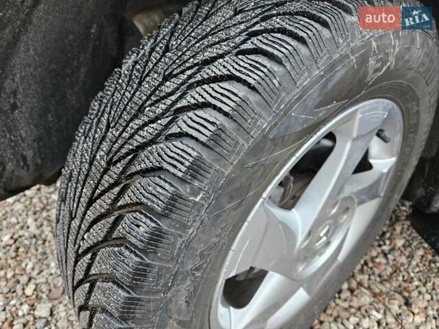 Белый Рено Дастер, объемом двигателя 2 л и пробегом 186 тыс. км за 9800 $, фото 17 на Automoto.ua