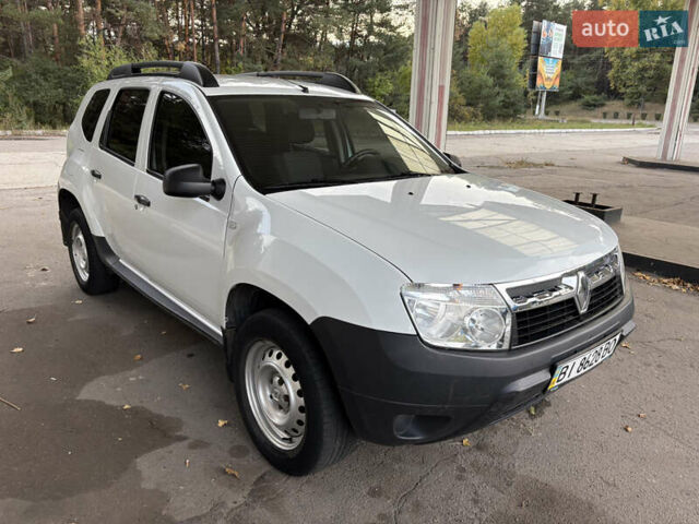 Белый Рено Дастер, объемом двигателя 1.6 л и пробегом 72 тыс. км за 7850 $, фото 2 на Automoto.ua