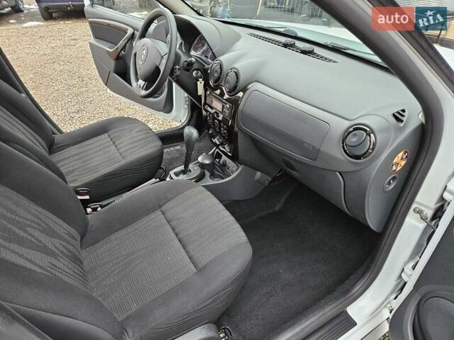 Белый Рено Дастер, объемом двигателя 2 л и пробегом 186 тыс. км за 9800 $, фото 9 на Automoto.ua