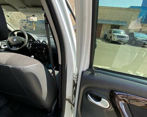 Белый Рено Дастер, объемом двигателя 1.6 л и пробегом 193 тыс. км за 7900 $, фото 16 на Automoto.ua