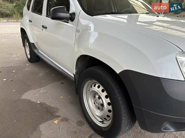 Белый Рено Дастер, объемом двигателя 1.6 л и пробегом 72 тыс. км за 7850 $, фото 18 на Automoto.ua