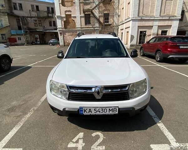 Белый Рено Дастер, объемом двигателя 1.6 л и пробегом 193 тыс. км за 7900 $, фото 1 на Automoto.ua