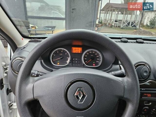 Белый Рено Дастер, объемом двигателя 2 л и пробегом 186 тыс. км за 9800 $, фото 14 на Automoto.ua