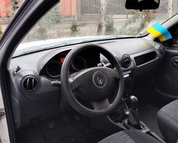 Белый Рено Дастер, объемом двигателя 1.6 л и пробегом 194 тыс. км за 7900 $, фото 11 на Automoto.ua