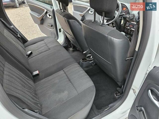 Белый Рено Дастер, объемом двигателя 2 л и пробегом 186 тыс. км за 9800 $, фото 12 на Automoto.ua