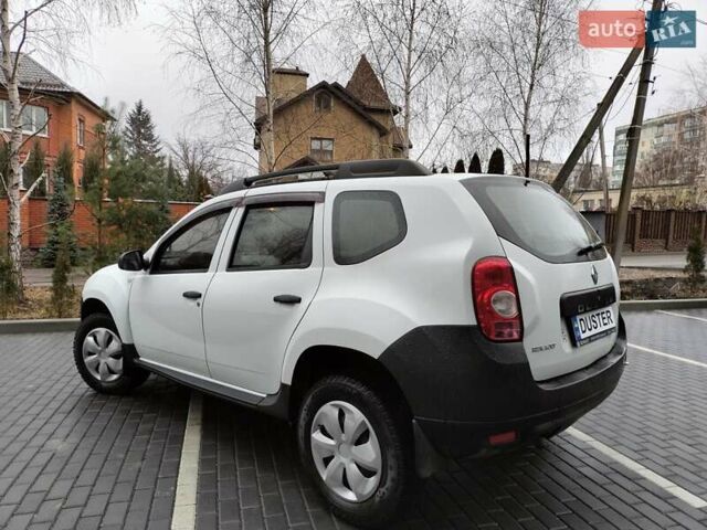 Белый Рено Дастер, объемом двигателя 1.6 л и пробегом 194 тыс. км за 7900 $, фото 3 на Automoto.ua
