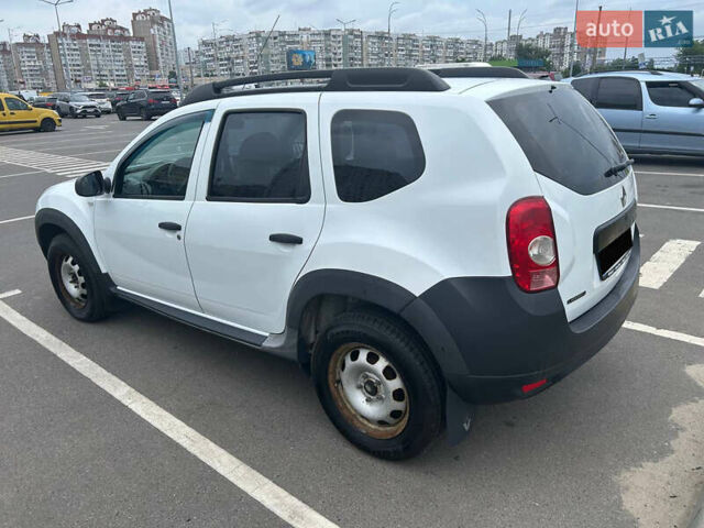 Белый Рено Дастер, объемом двигателя 1.6 л и пробегом 180 тыс. км за 8000 $, фото 4 на Automoto.ua