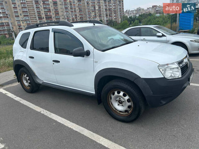 Белый Рено Дастер, объемом двигателя 1.6 л и пробегом 180 тыс. км за 8000 $, фото 1 на Automoto.ua